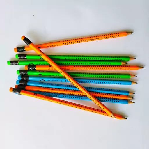 مداد مشکی پاک کن دار استارکالر