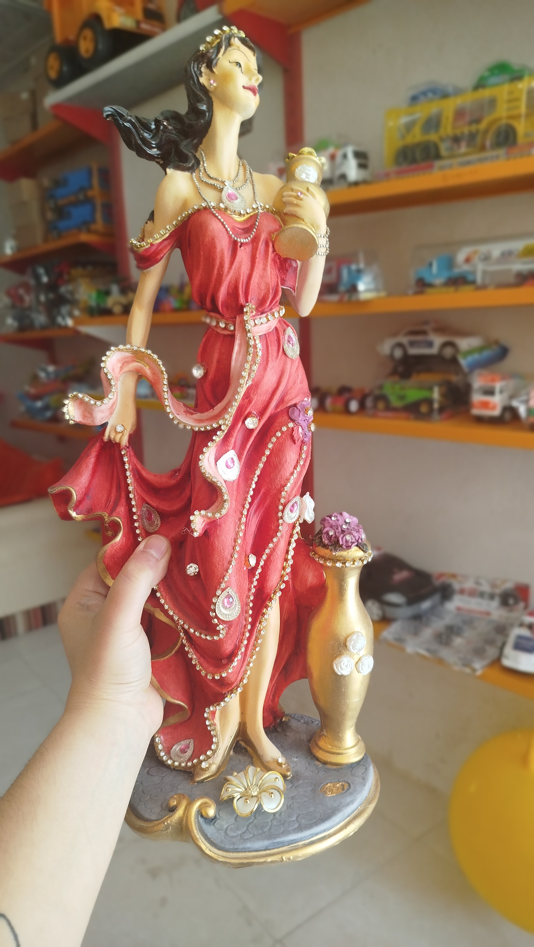 مجسمه بانو درباری جنس پلی استر