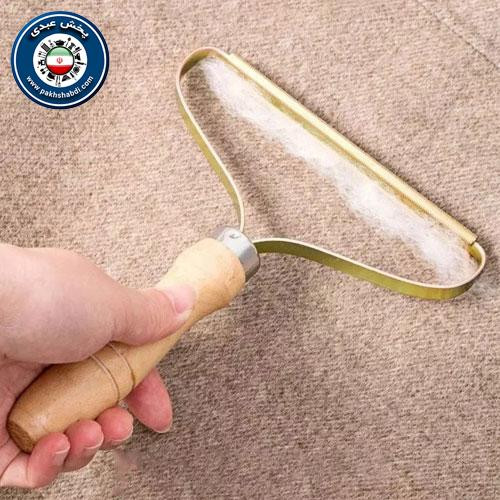 پرزگیر لباس دسته چوبی